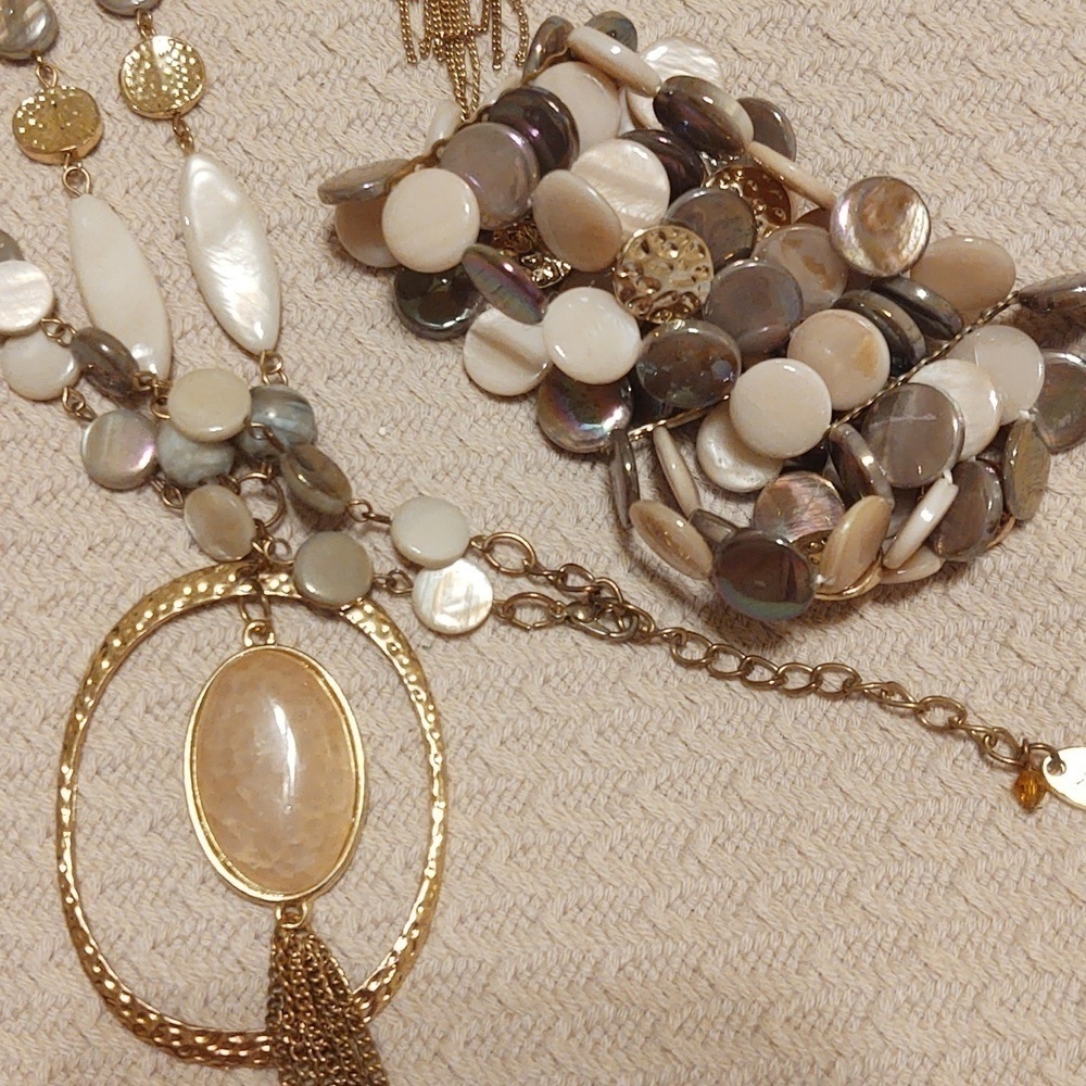 Jules B Beaded Necklace and bracelet bundle with earrings - Picture 9 of 10